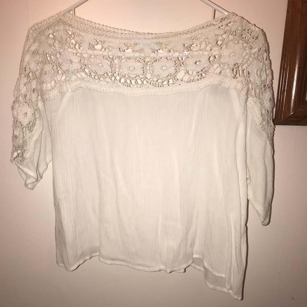 knitted white top